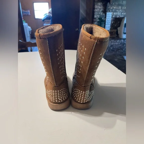 YJL Chestnut Studded Faux Suede Winter Boots Size 8 Boho Rockstar Bling - Picture 5 of 9